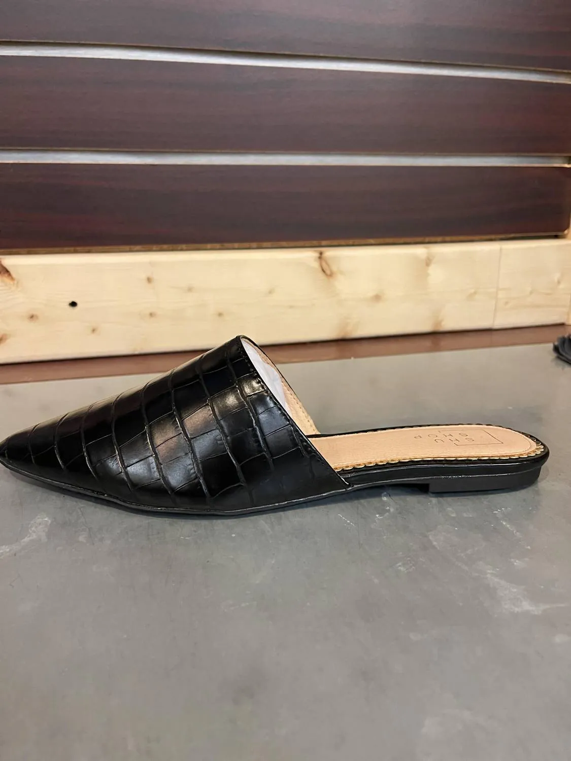 Agatha Closed Toe Sandals In Black