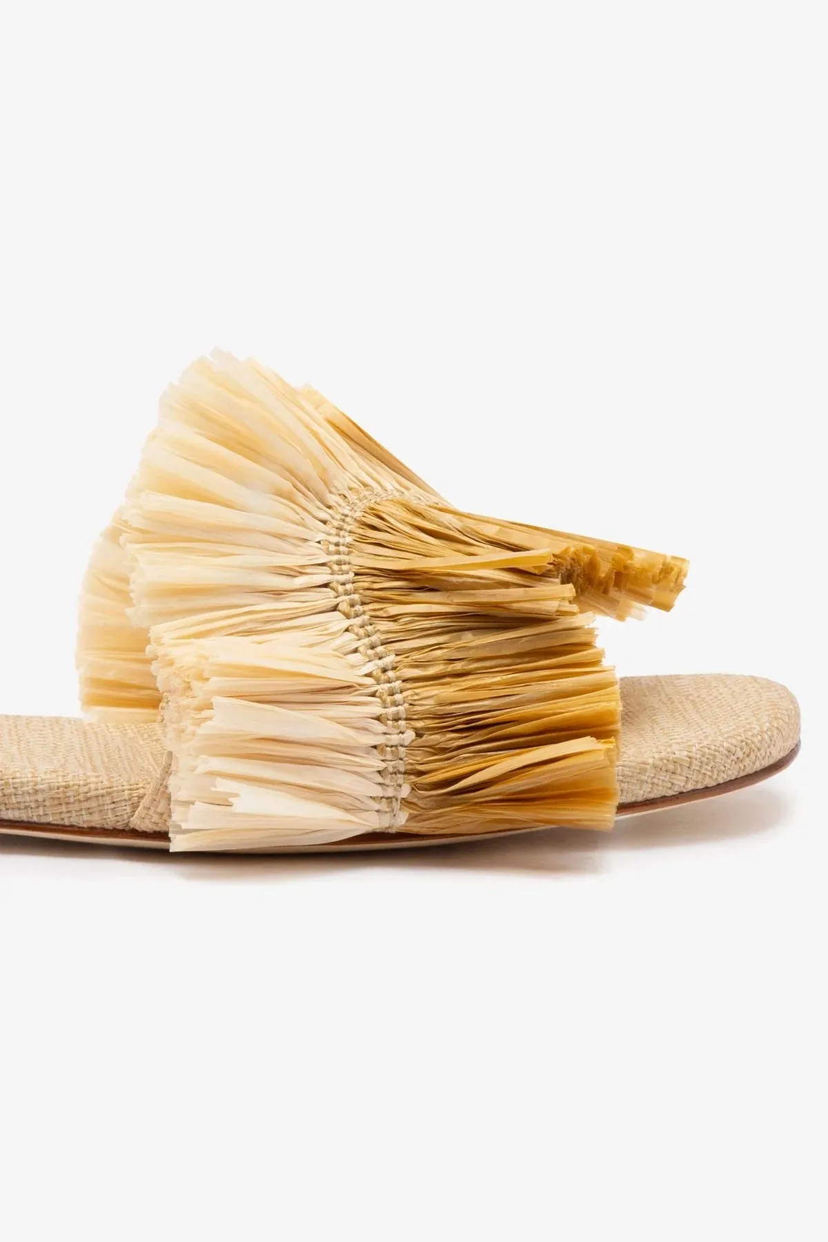 Ivy Fringe Flat In Beige Raffia