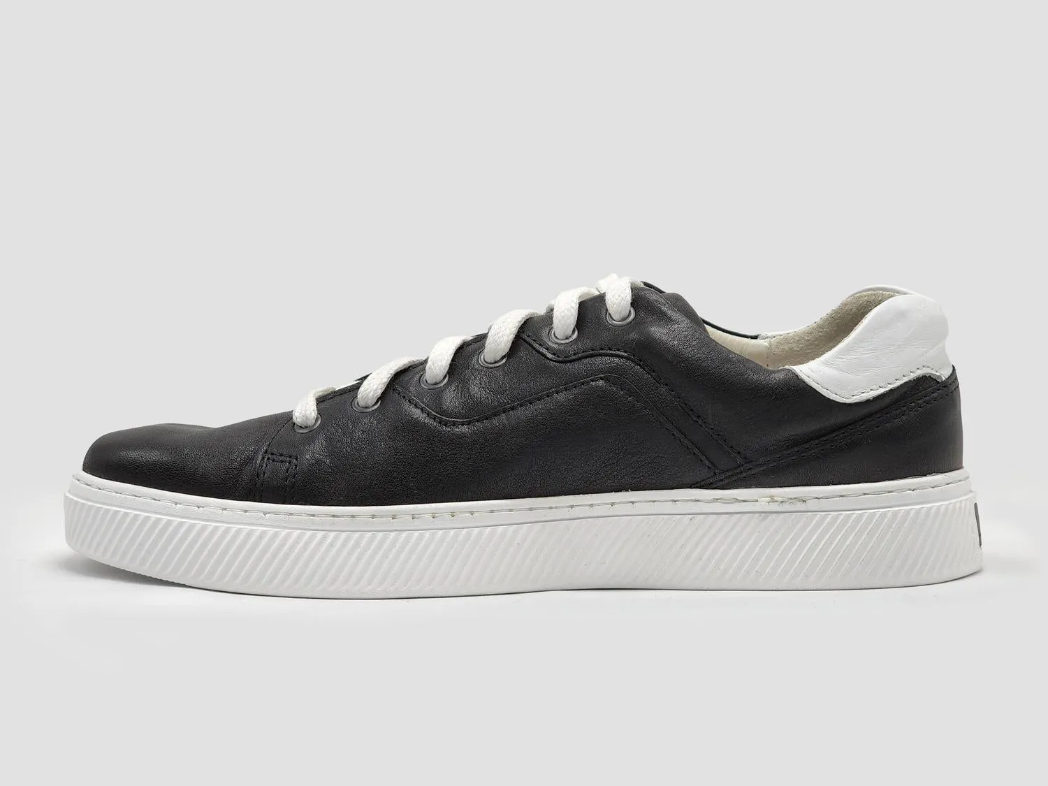 Men's Classic Leather Sneakers In Black