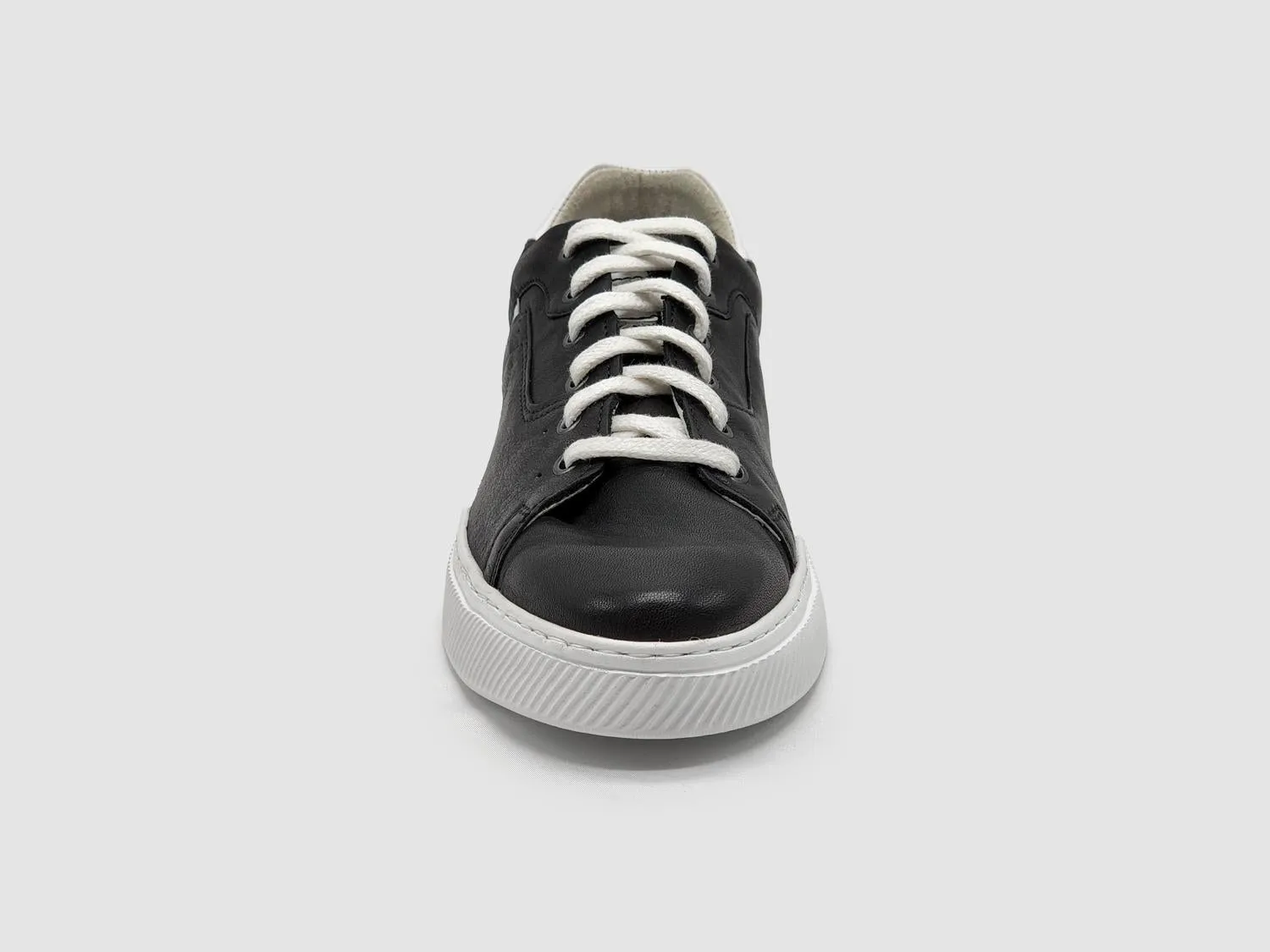 Men's Classic Leather Sneakers In Black