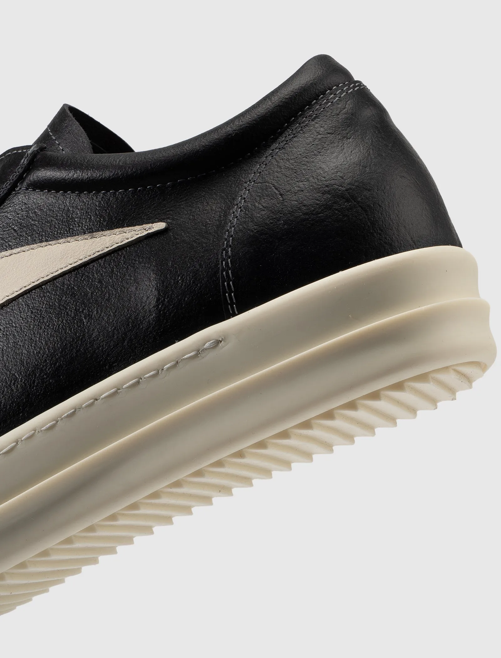 VINTAGE SNEAKERS "BLACK/MILK"