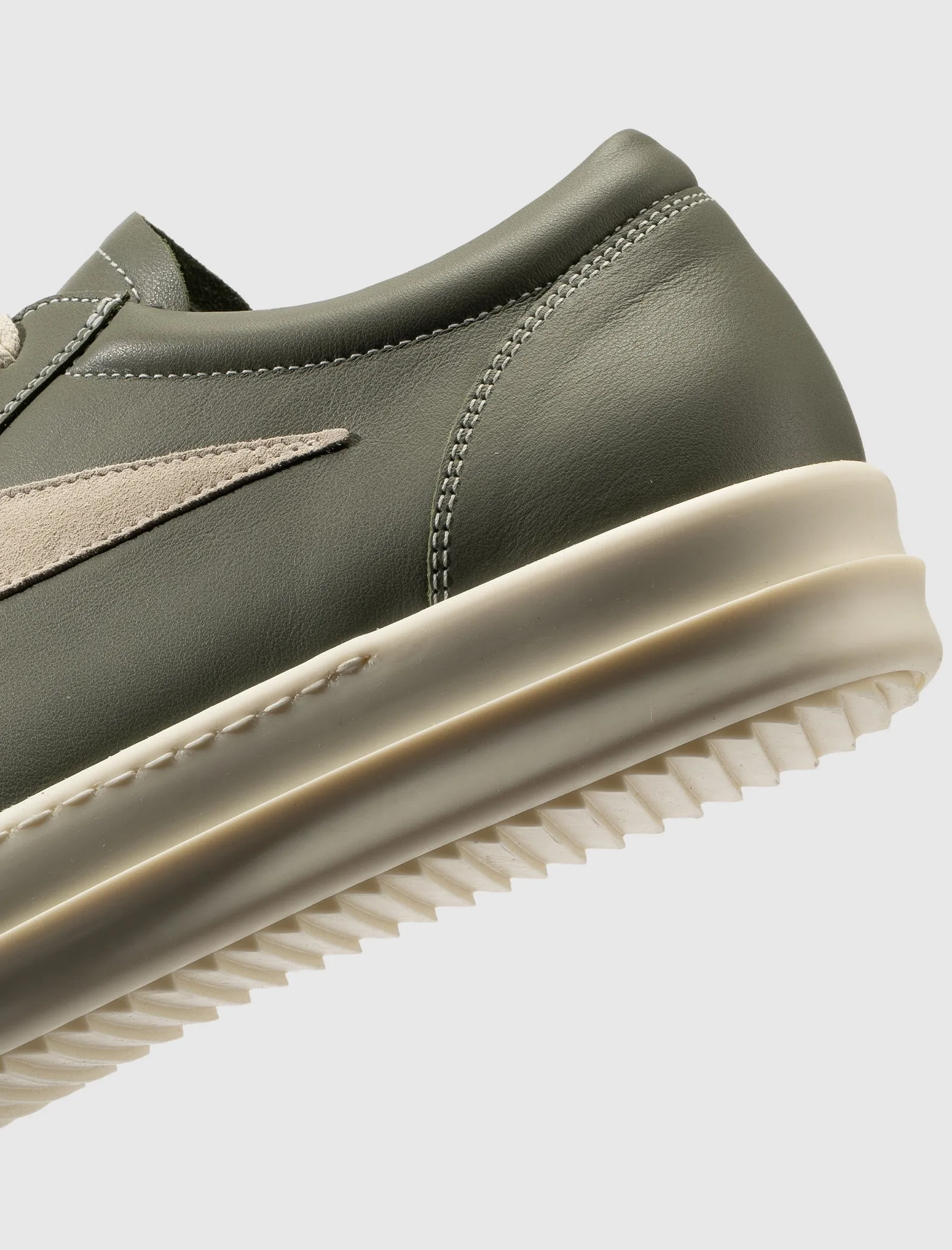 VINTAGE SNEAKERS