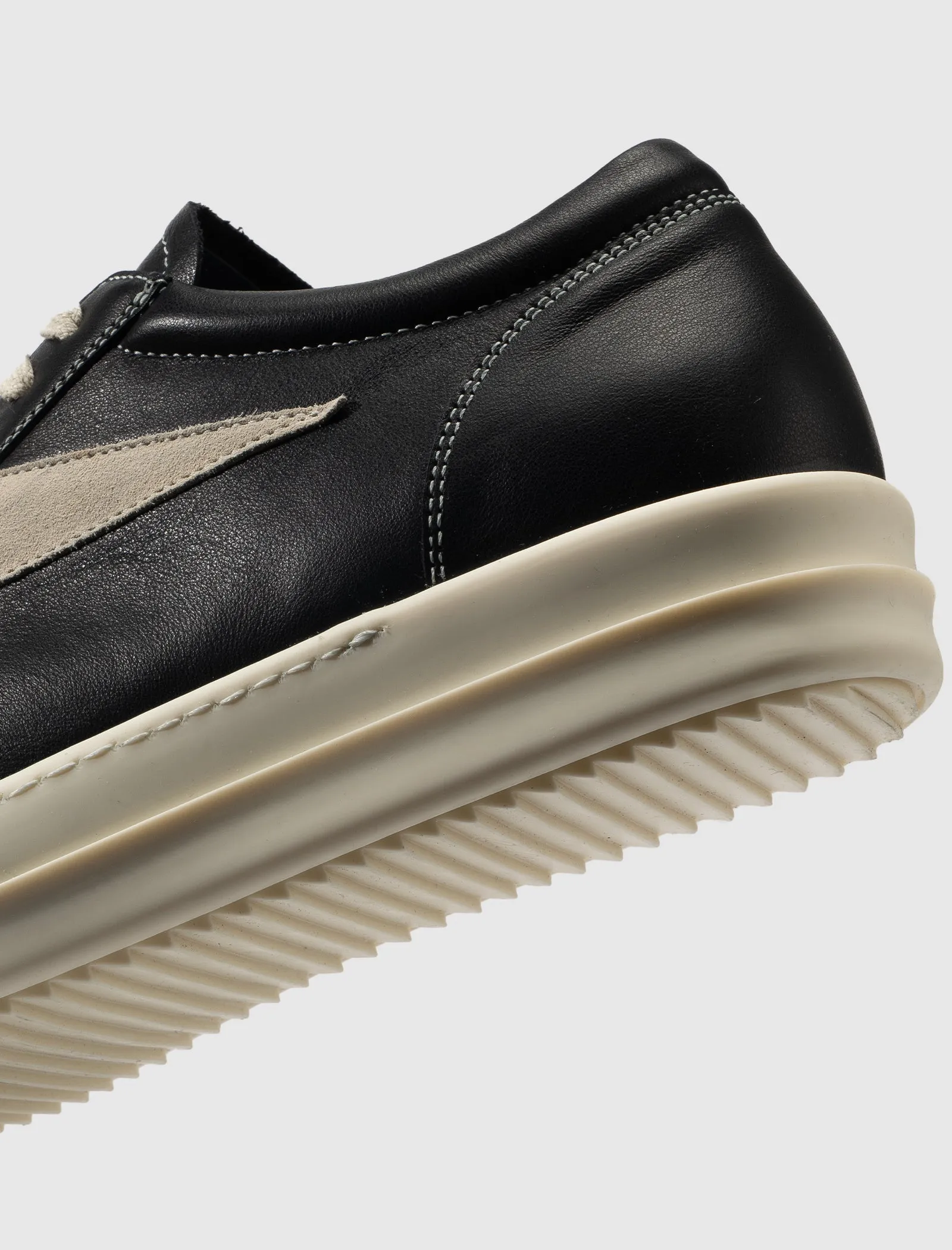 VINTAGE SNEAKERS