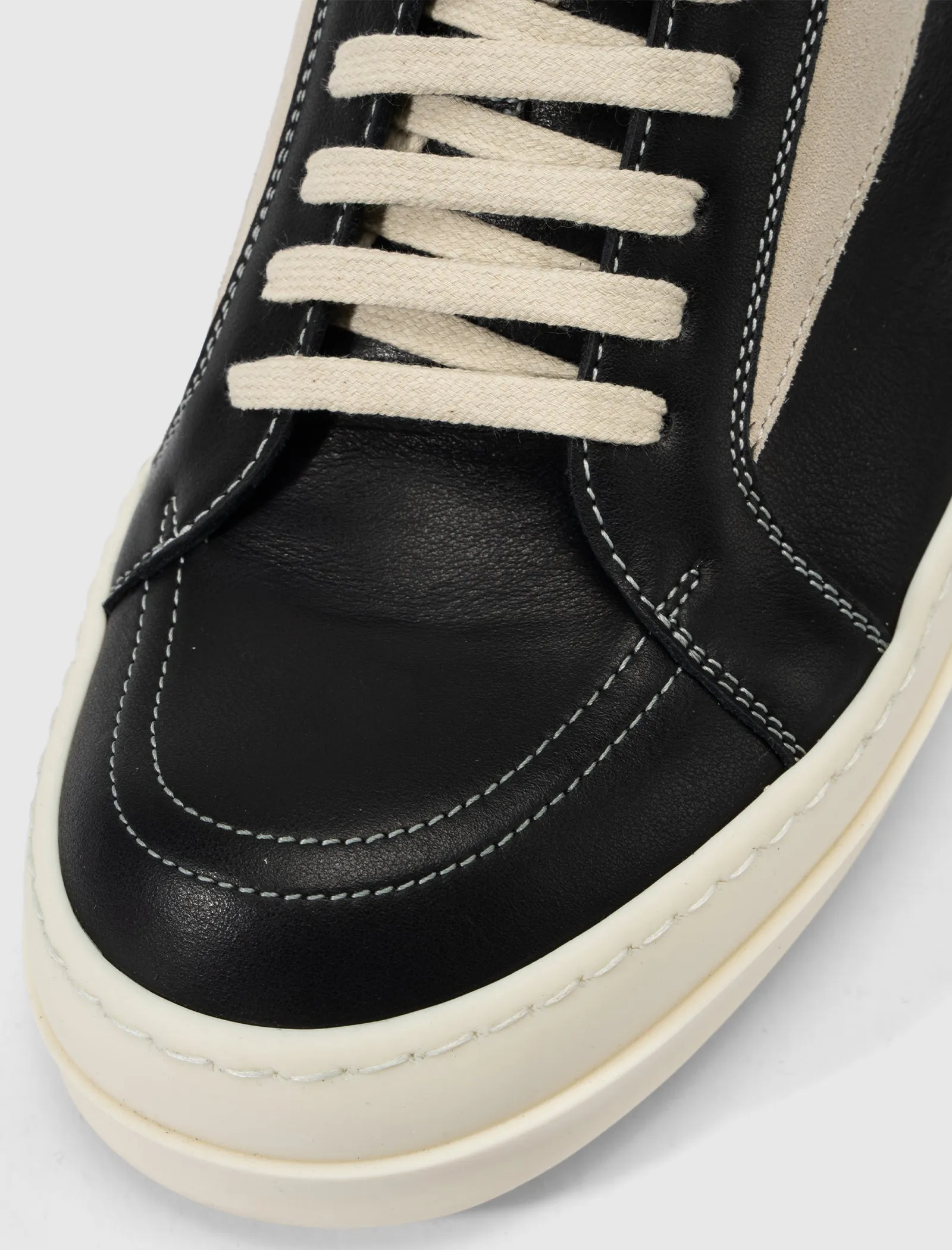 VINTAGE SNEAKERS