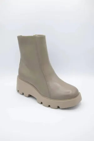 Xenus Lug Sole Boot In Greige